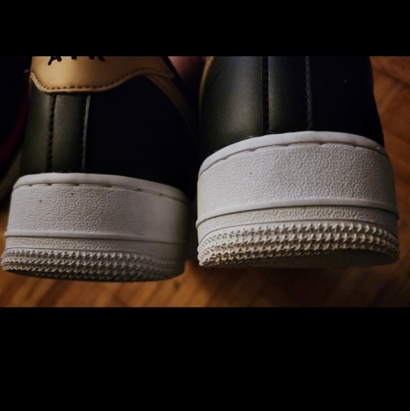 NIKE AIR Force one Blk/White/Gold Gently used 11.5 - Picture 4 of 4